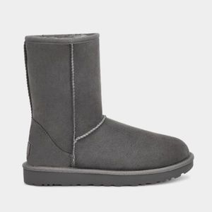 Woman’s classic short grey ugg